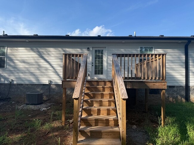 Building Photo - 501 Livy Ln
