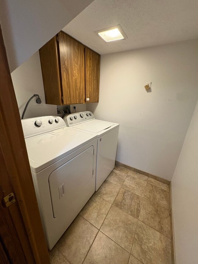 Building Photo - Charming 3BR Home Just Blocks from Washington Park with Garage & Storage