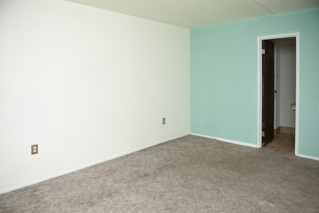 Building Photo - 280 Bridgewater Rd