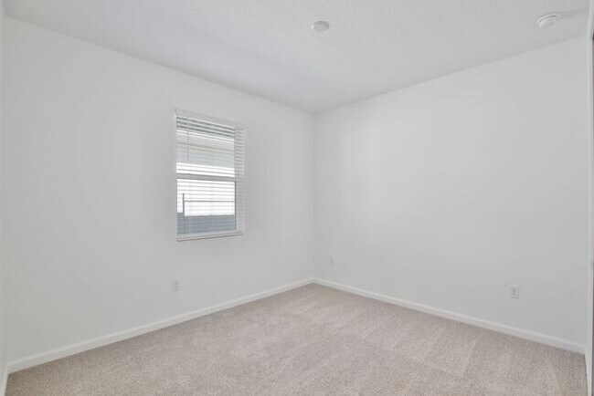 Building Photo - Thoughtfully Designed 4/3 Home with Premium Upgrades and 2 Car Garage! Available Now!