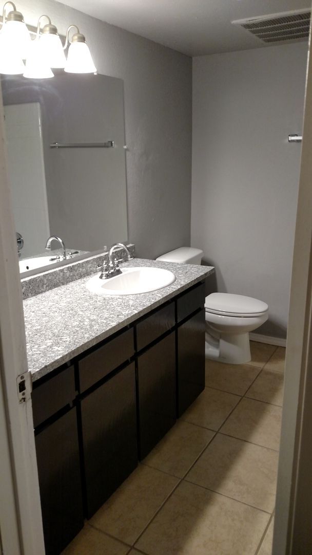 Building Photo - 2017 Paisley Dr