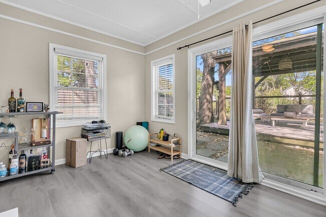 Building Photo - Charming 3 Bedroom, 2 Bath Home off of Longpoint in Mount Pleasant!