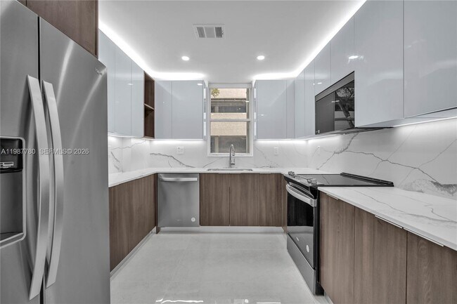 Building Photo - 18181 NE 31st Ct