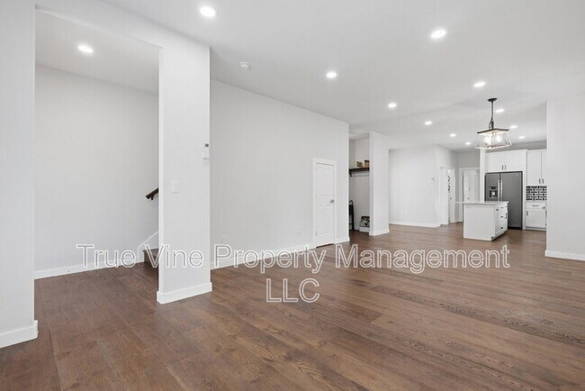 Building Photo - 216 E Fest St