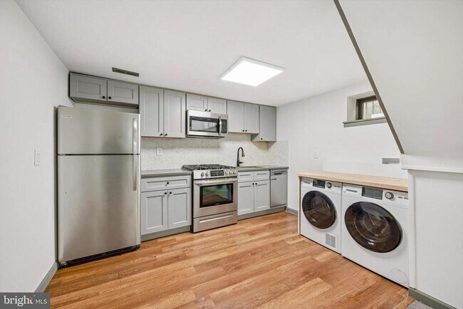 Building Photo - 2036 Mt Vernon St