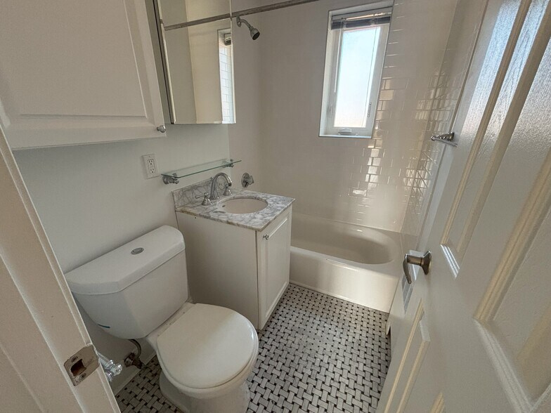 Building Photo - 153 Saint Paul St