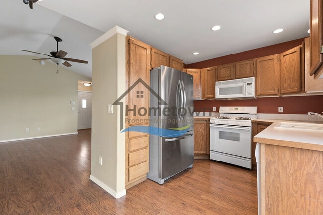 Building Photo - Spacious 3 Bedroom 2 bath Corner Lot Home with Private Fenced Backyard