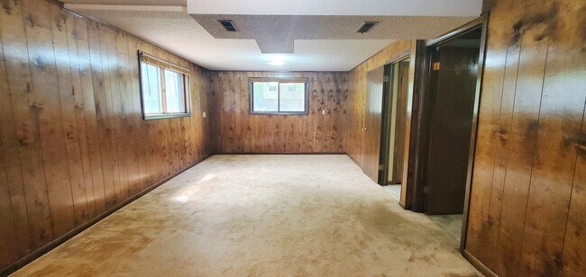 Building Photo - 820 Indian Hills Dr