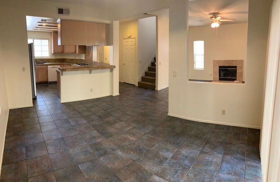 Building Photo - 18316 1/2 Keswick St