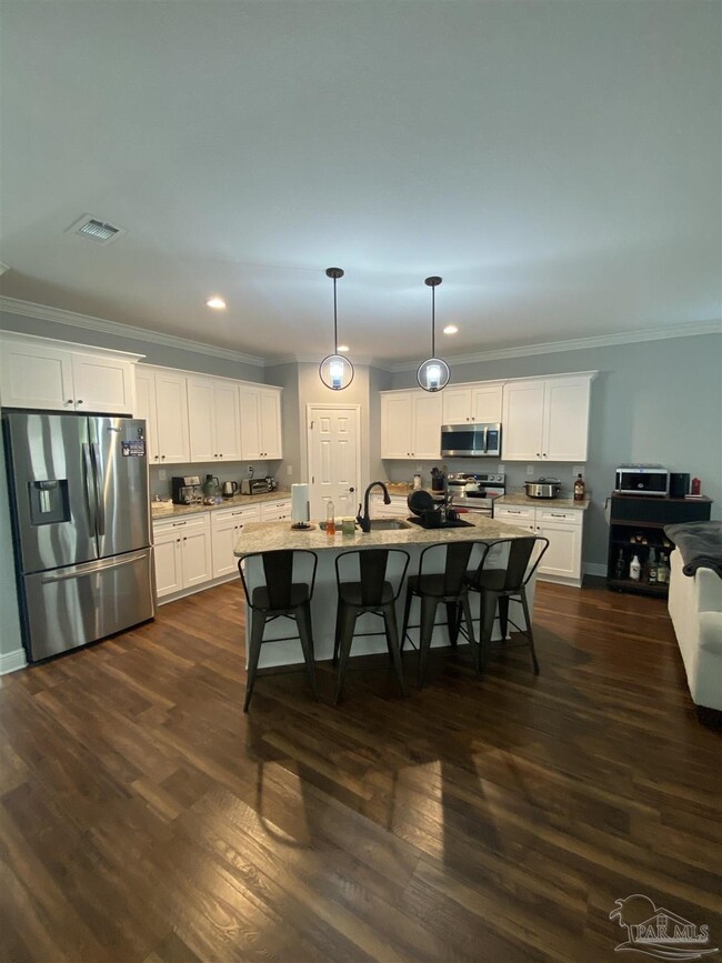 Building Photo - 607 W Belmont St