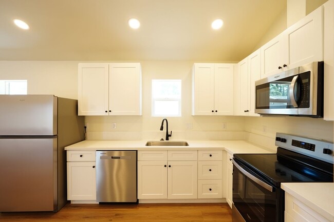 Building Photo - 4805 Charlotte Way