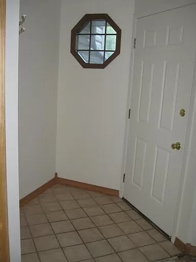 Building Photo - 8782 Hawthorne Dr