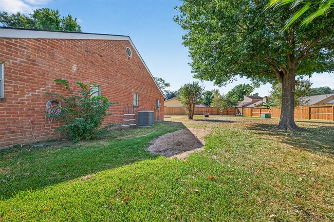 Building Photo - 6107 Howland Ct