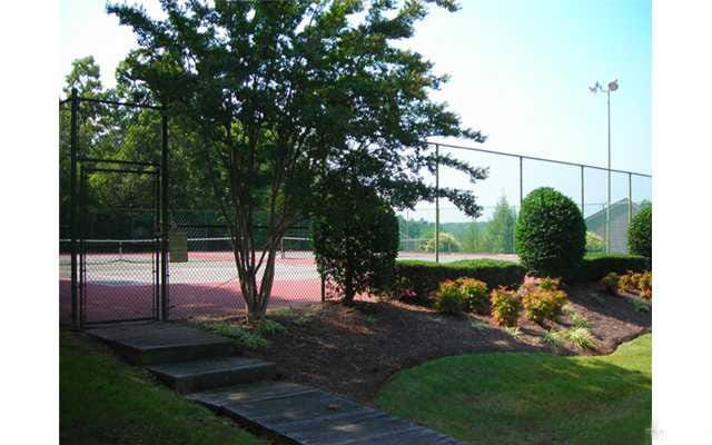 Building Photo - Charming 2 bed 2 bath condo with great water views in gated community in Charlotte on Lake Wylie!