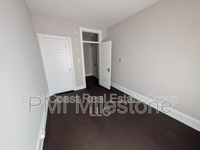 Building Photo - 304 1/2 W Martin St