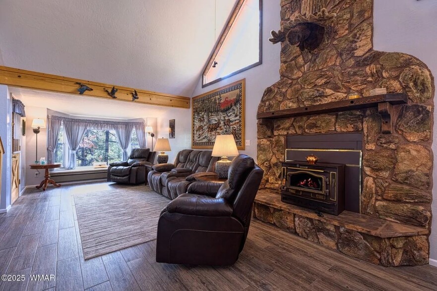 Building Photo - 6373 Manzanita Dr