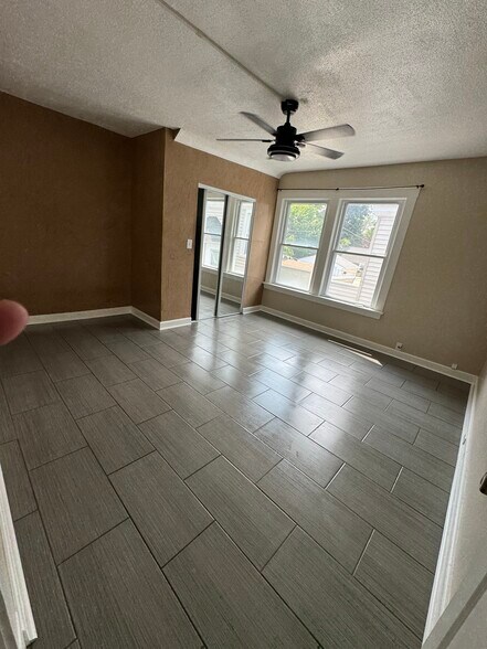 Building Photo - 1447 Lakeland Ave