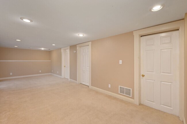 Building Photo - Charming 3 Bedroom/2 Bath Craftsman Home for Lease in Phinney/Greenlake