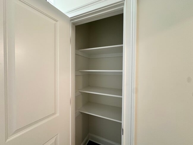 Building Photo - 10 Franklin Ave