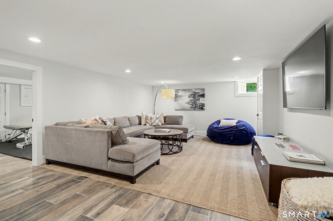 Building Photo - 8 Kirock Pl