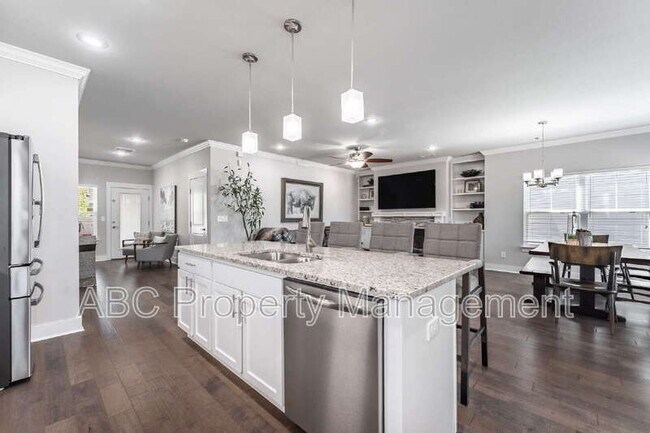 Building Photo - 5217 S 65th Pl