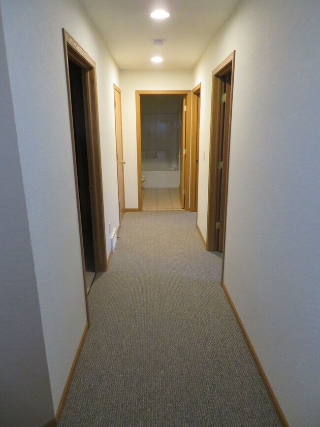 Building Photo - Raco 121/125 Nordic