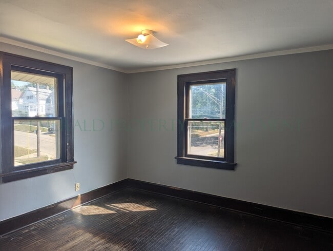 Building Photo - 326 N Independence Ave