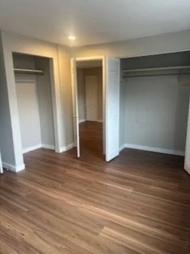 Building Photo - 321 Ella St