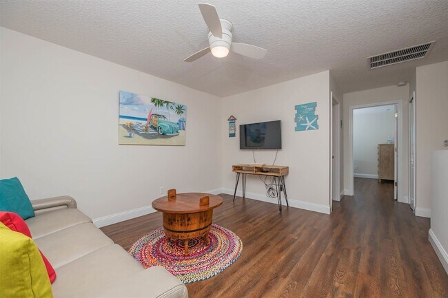 Building Photo - 6832 Middleton Ave