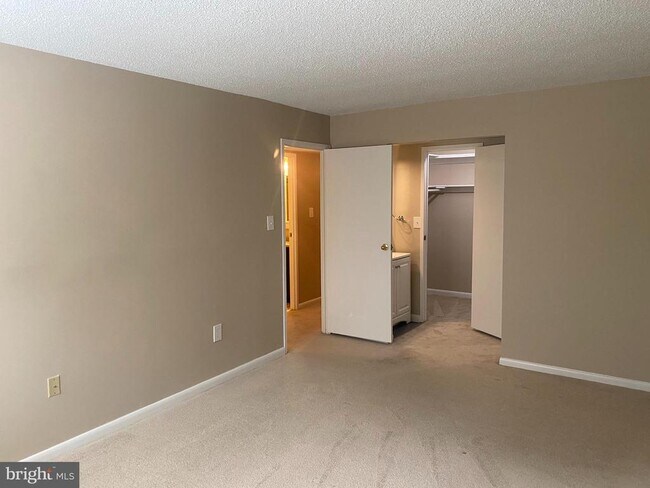 Building Photo - 11723 Karbon Hill Ct