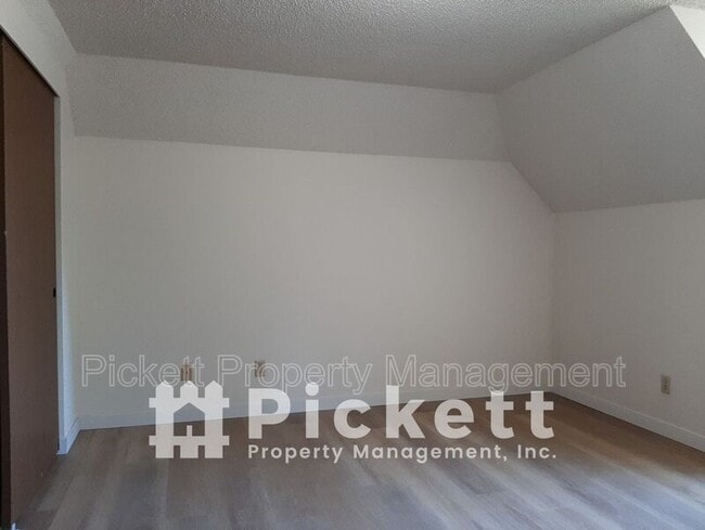 Building Photo - 770 NW Apple Blossom Loop