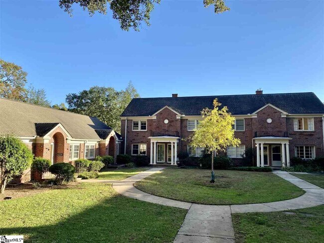 Building Photo - 600 University Ridge