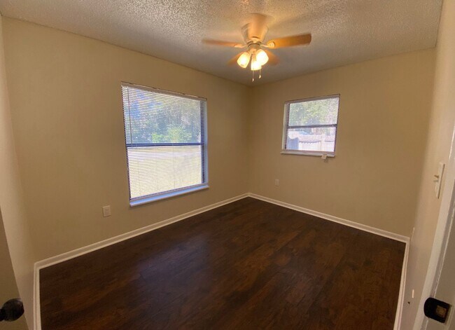 Building Photo - Charming Rental Home in Newberry – Spacious, Comfortable, and Convenient