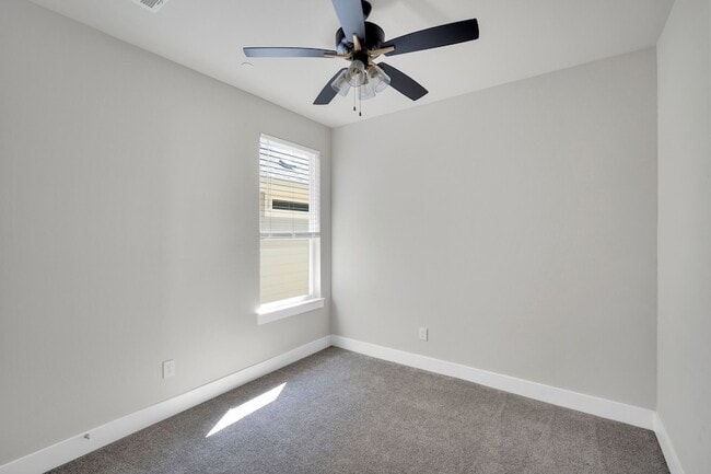 Building Photo - 500 Woodside Trl