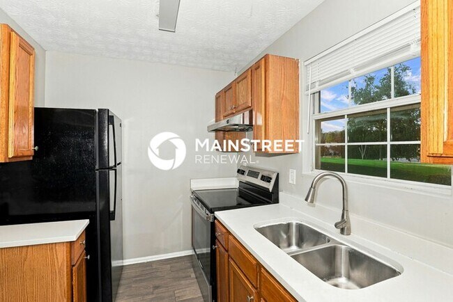 Building Photo - 3 Bedroom Pet-Friendly Home in Jonesboro, GA with Main Street Renewal