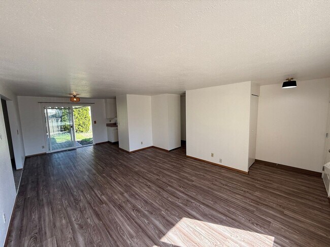 Building Photo - 1488 Palace Dr NE