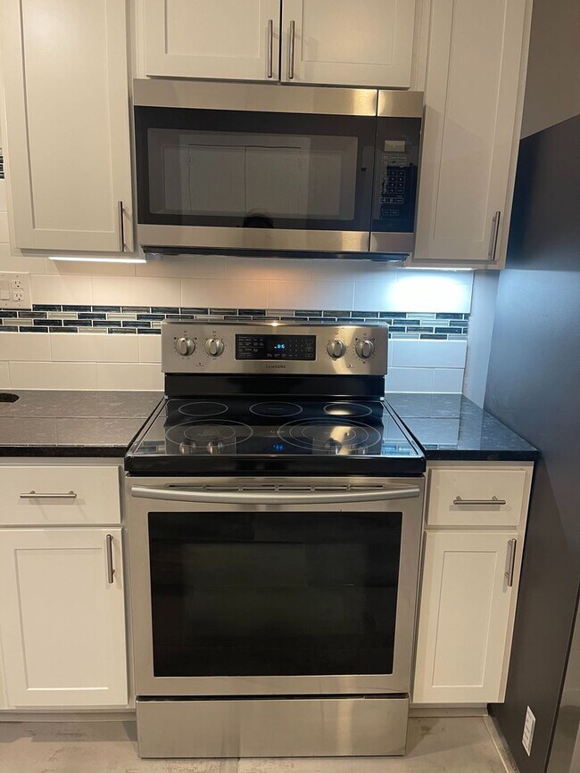 Building Photo - 31-33 E. Blake Ave.