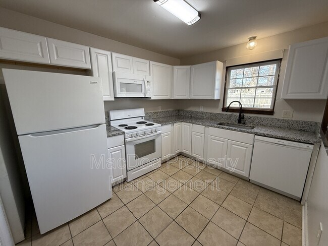 Building Photo - 733 Bellows Ave