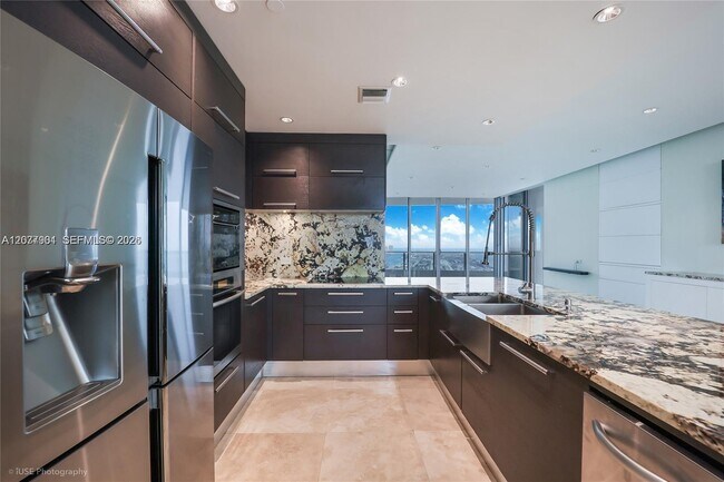 Building Photo - 900 Biscayne Blvd
