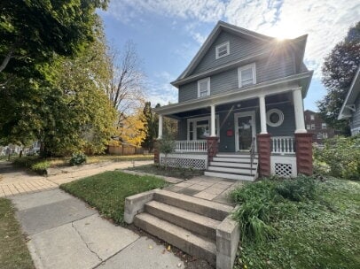 Building Photo - 980 6th St E