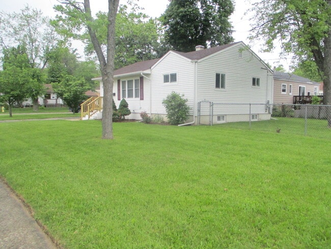 Building Photo - 1738 Ballentine St