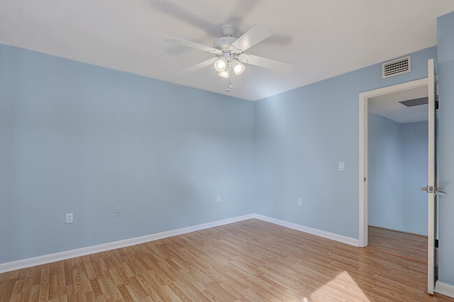 Building Photo - 803 8th Terrace