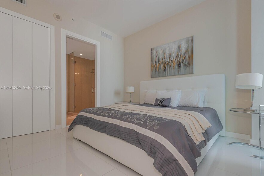 Building Photo - 200 Biscayne Boulevard Way