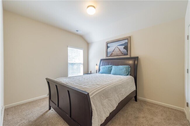 Building Photo - 129 Village Ct