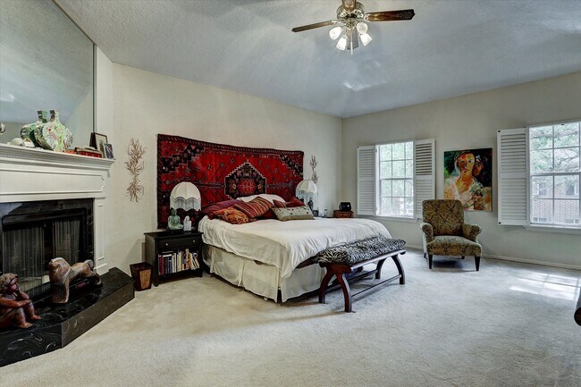 Building Photo - 2125 Bering Dr