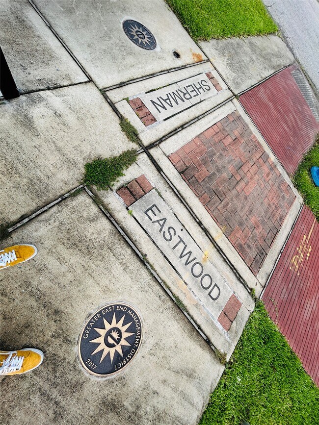 Building Photo - 201 Eastwood St