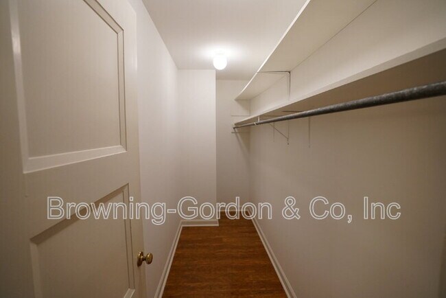Building Photo - 5345 Green Valley Ct