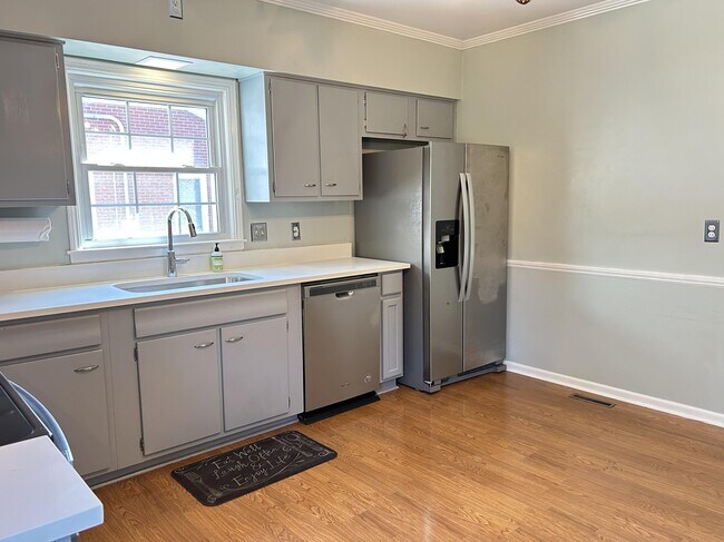 Building Photo - 1129 Meridian Dr