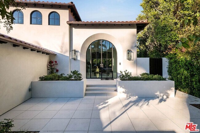 Building Photo - 1445 Vía Cresta