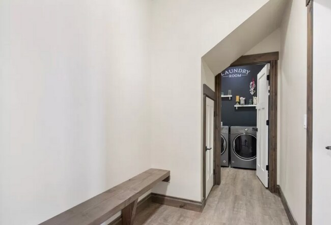 Building Photo - Gorgeous 3 bedroom 2 bath in Belgrade